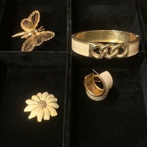 4 PIECES OF JEWELRY OLD AS A SET 1 pair of earrings matching cuff bracelet MONET